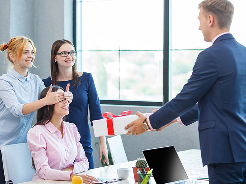 هدیه روز کارمند